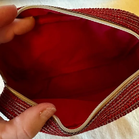 CHANEL NEW RED COSMETIC BAG with added unbranded CROSSBODY STRAP♥️FREE SHIPPING - Picture 5 of 9